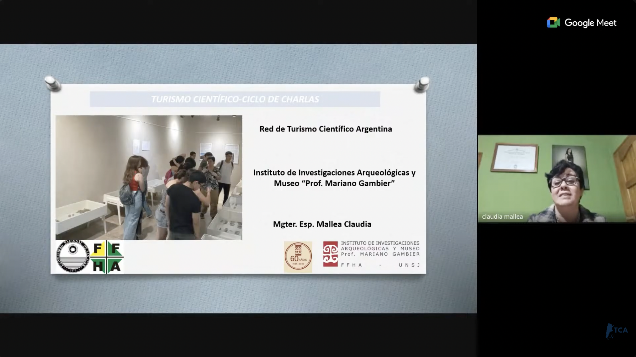 Profesora Claudia Mallea exponiendo sobre patrimonio arqueológico y turismo científico para la Fundación CTS.